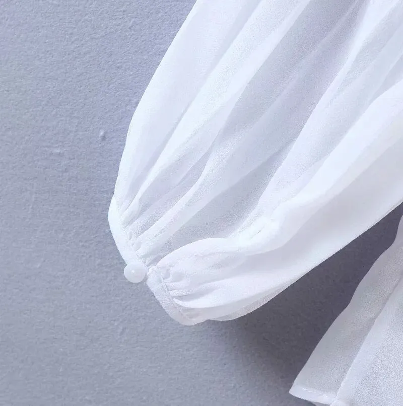 LOOSE WHITE BLOUSE