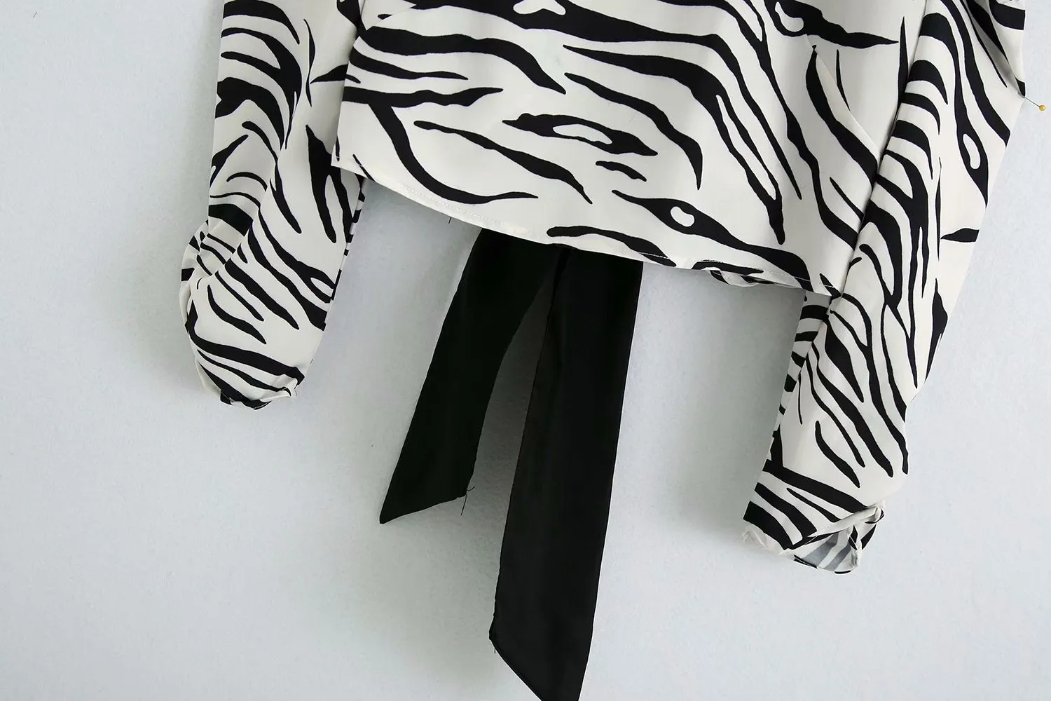 ZEBRA PRINT CROPPED BLOUSE