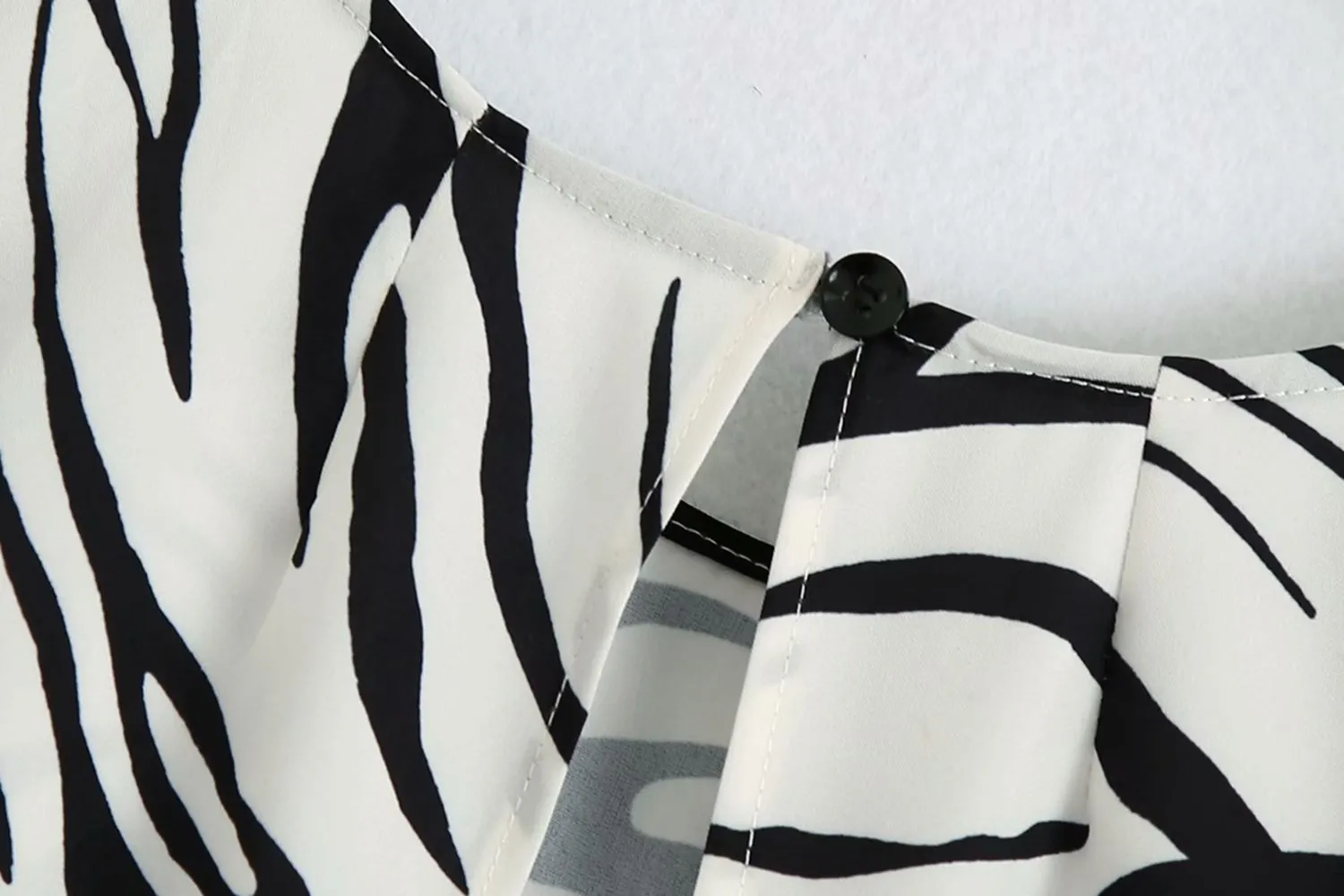 ZEBRA PRINT CROPPED BLOUSE