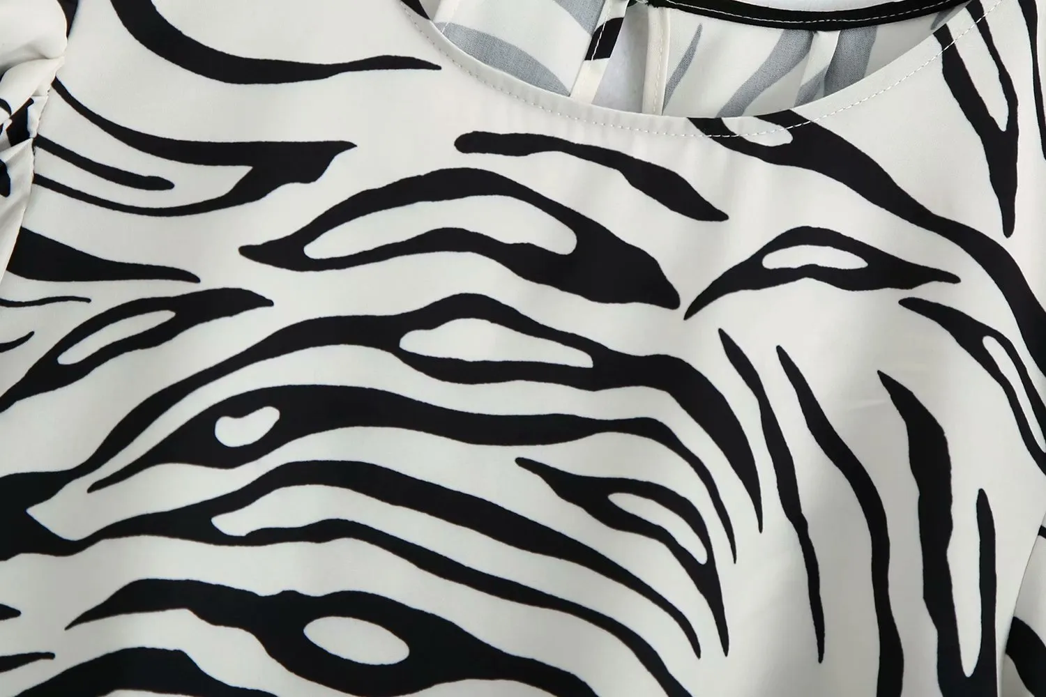 ZEBRA PRINT CROPPED BLOUSE