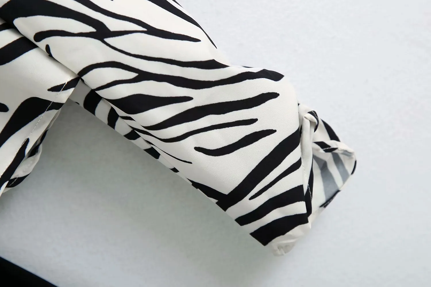 ZEBRA PRINT CROPPED BLOUSE